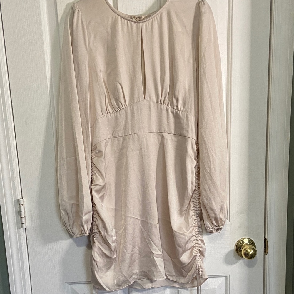 Le Lis Cream Collection Dress